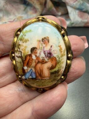 Vintage Porcelain Brooch Couple in Gold Frame #108PO